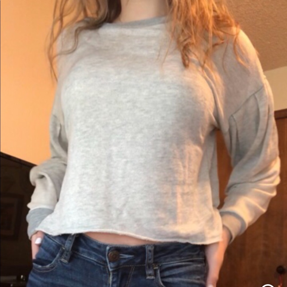 grey long sleeve crop top